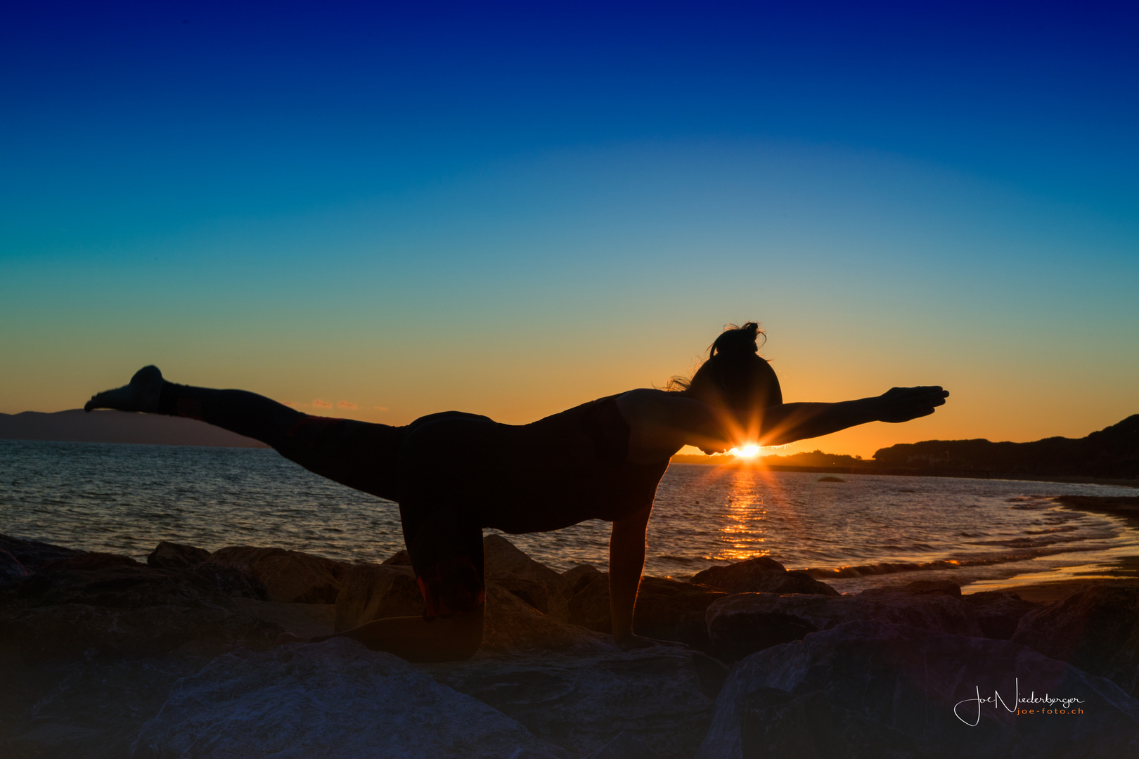 Pilates bei Sonnenuntergang