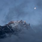 Pilatus mit Mond bei Sonnenaufgang