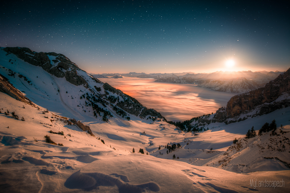 ^ Pilatus: Mondaufgang über dem Nebelmeer ^