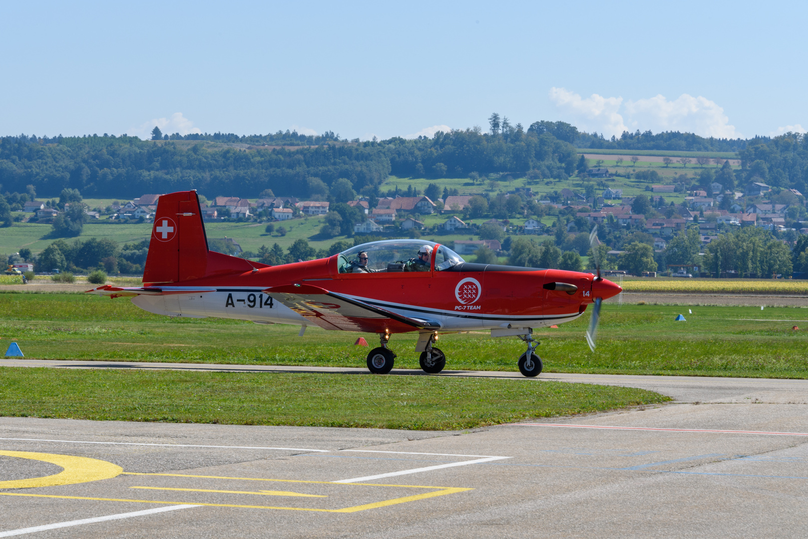 Pilatus PC-7 A-914 / CH Luftwaffe / Mitglied Kunstflugstaffel PC-7 Team / Flugplatz Grenchen