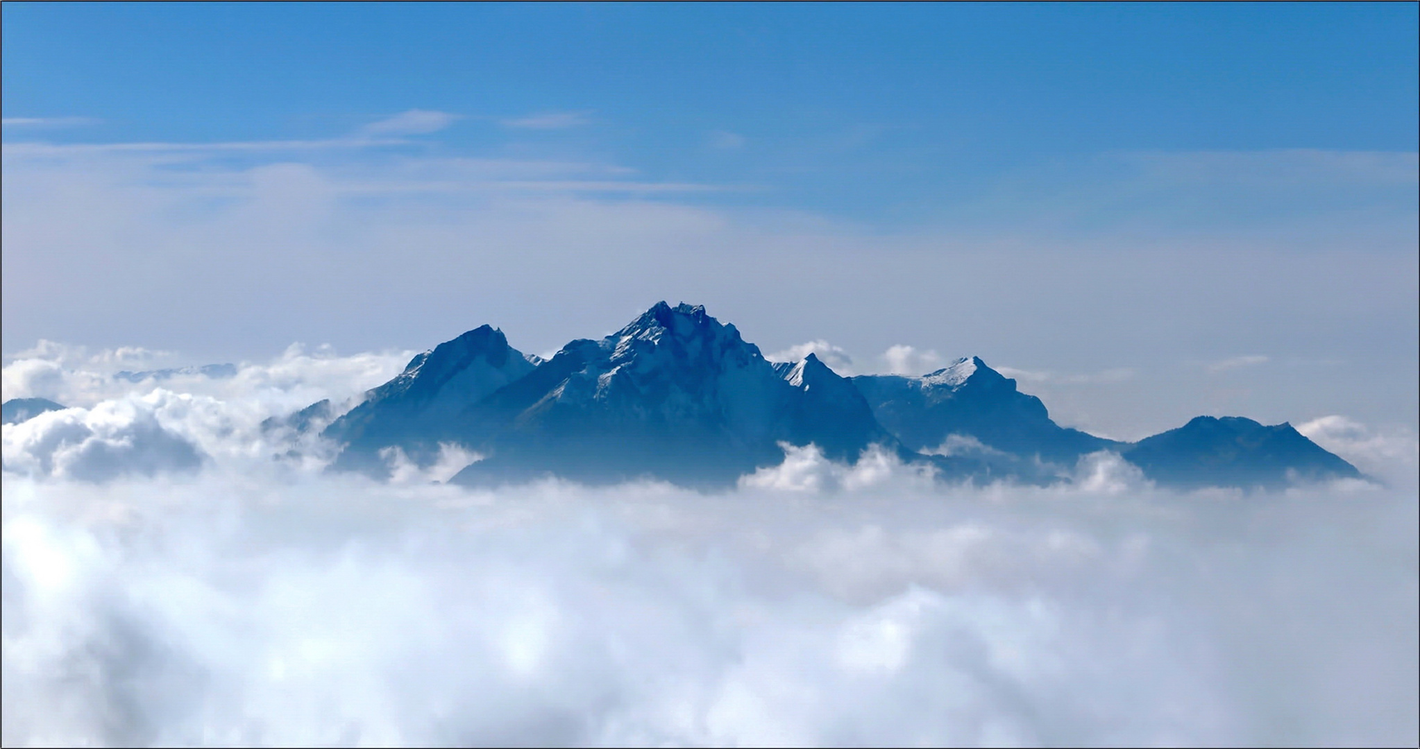 Pilatus über dem Nebel