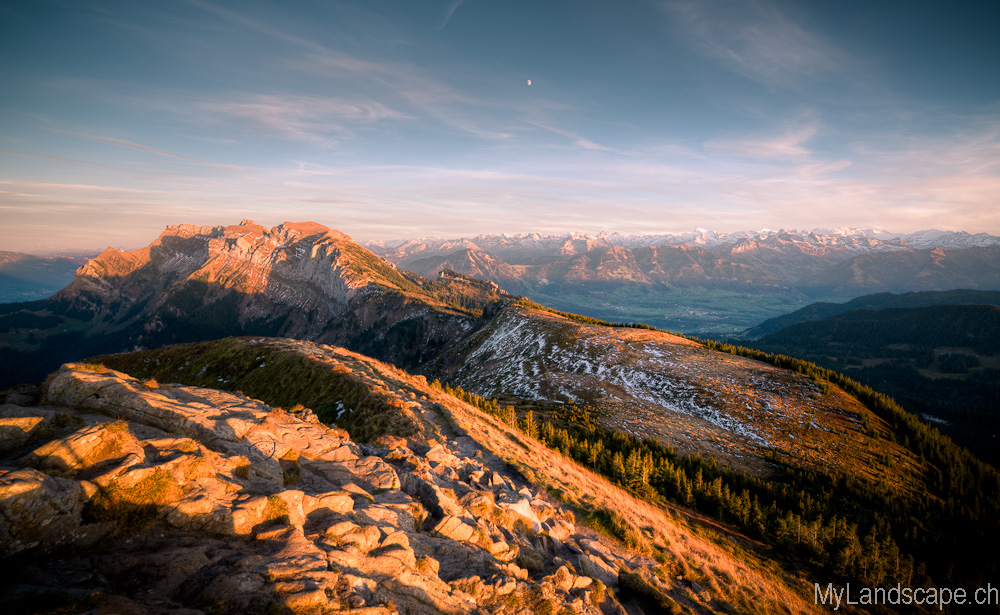 Pilatuskette: Pilatus Kulm im letzten Licht