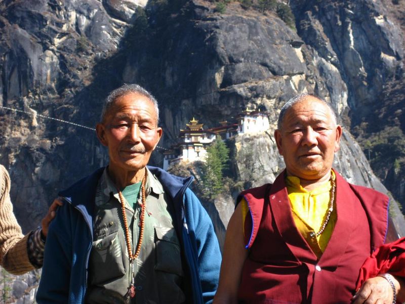 Pilger auf dem Weg zum Taktshang-Lhakhang (Tigernest)