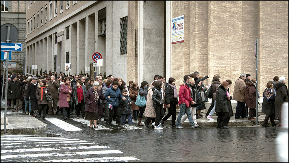 Pilgergruppen auf dem Weg zum Papst