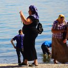 Pilgerin aus Osteuropa am Ufer des Sees Genezareth