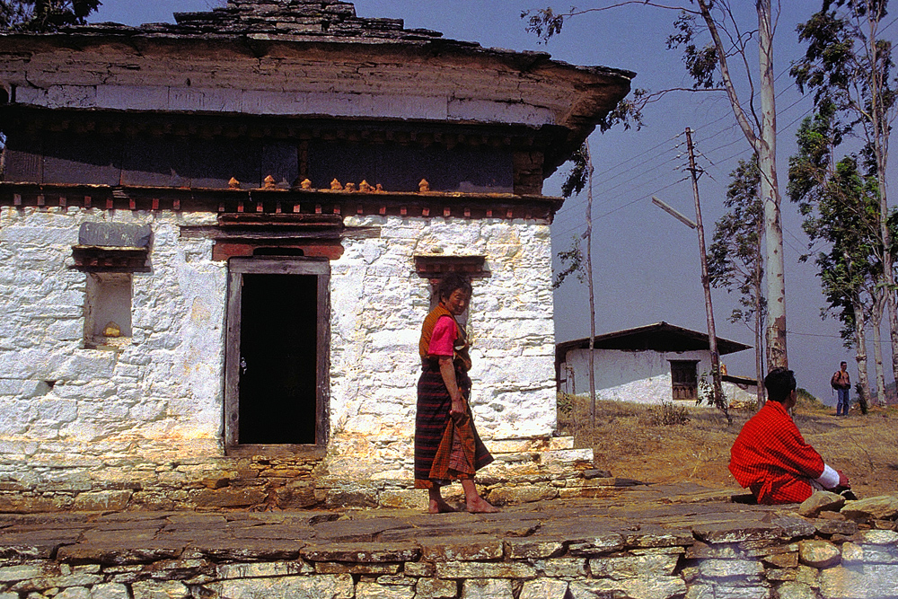 Pilgrims pass the chorten top the Wangdue Phodrang dzong