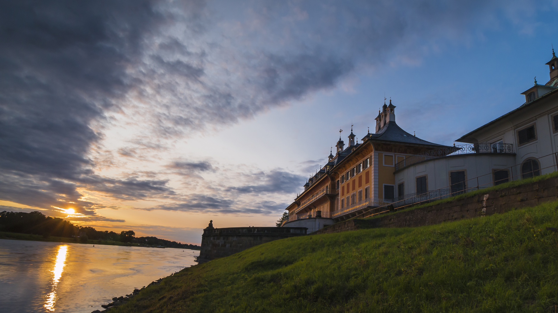 Pillnitz (Dresden) bei Sonnenuntergang