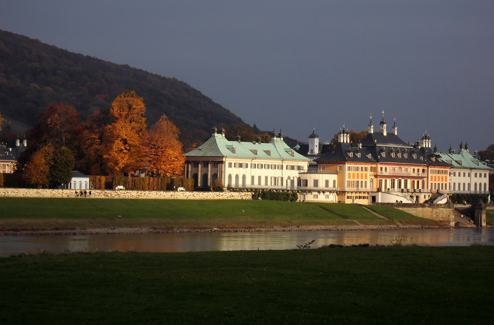 Pillnitz mit den letzten Sonnenstrahlen