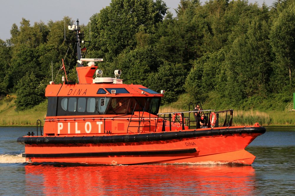 Pilot Dina Foto & Bild | schiffe und seewege, motorschiffe, verkehr ...