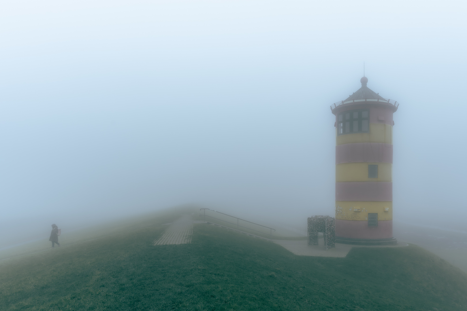 Pilsumer Leuchtturm im Nebel