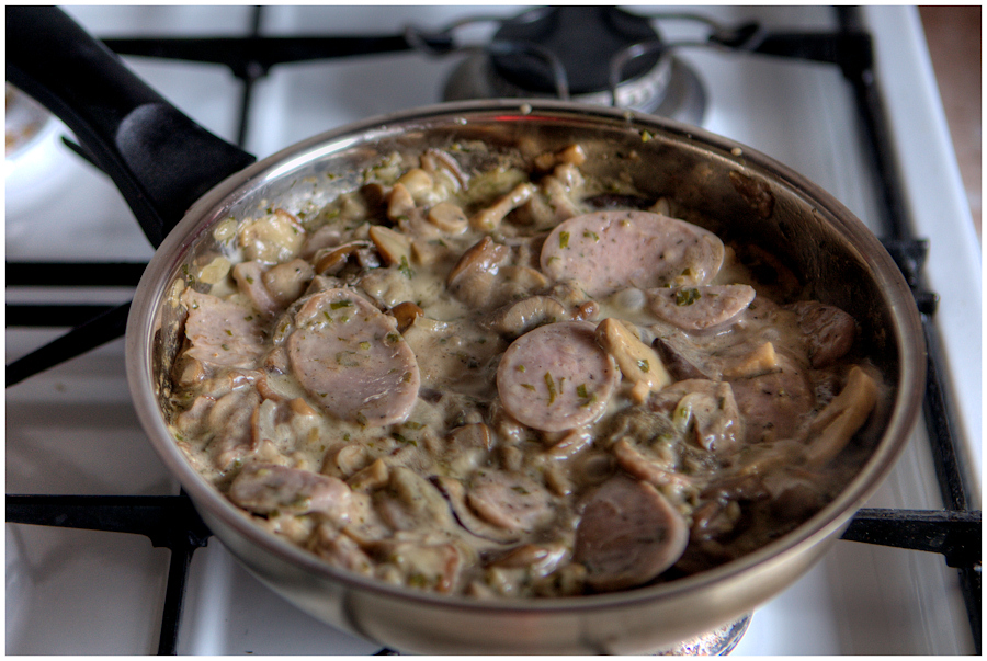 Pilzpfanne mit Weißwurst