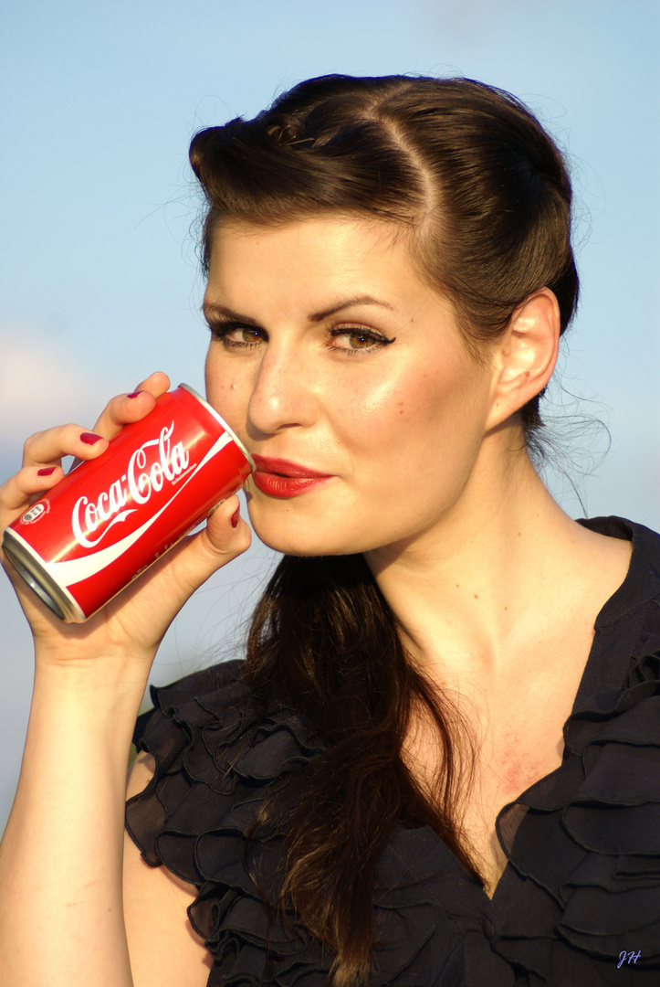 Pin up likes Coke