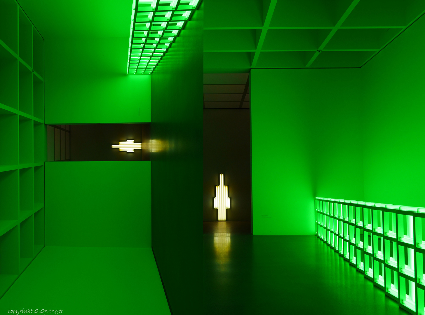 Pinakothek der Moderne im grünen Licht......