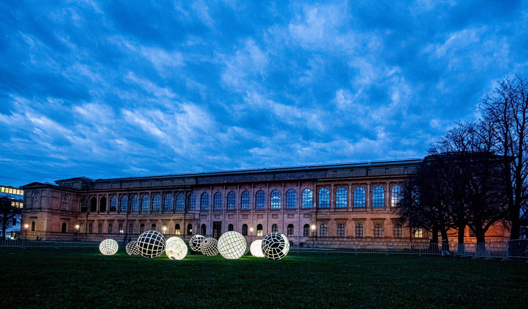 Pinakothek mit Lichtkunst