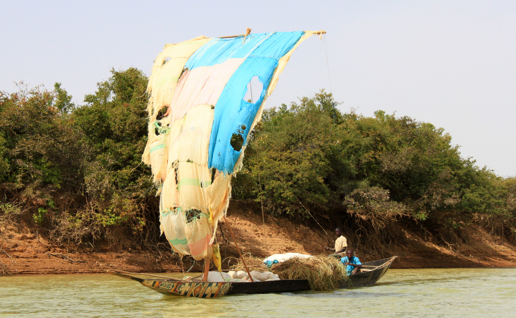 Pinasse sur le Niger