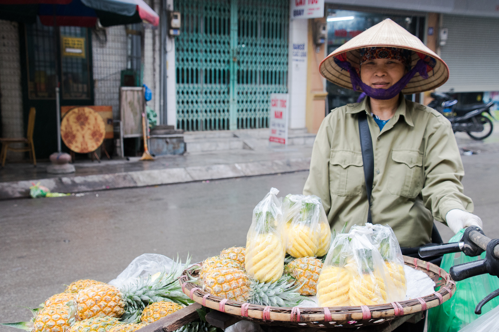 - pineapple seller - 