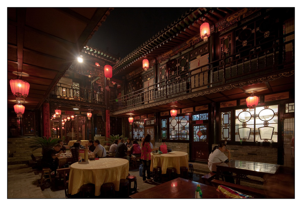 Pingyao bei Nacht - Innenhof eines Hotels