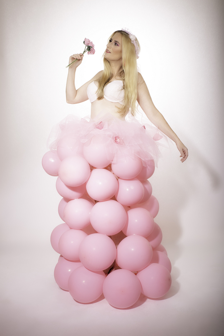 Pink balloonbride