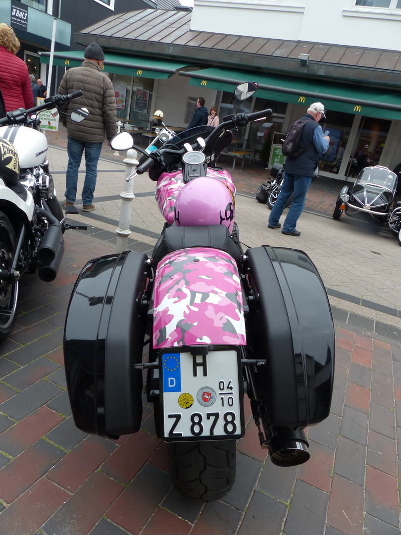 pink geht auch bei einer Harley