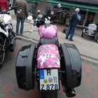 pink geht auch bei einer Harley