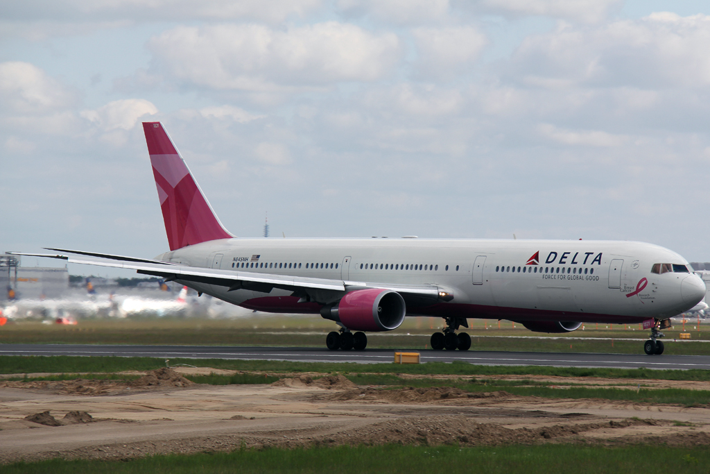 Pinke Delta 767 400 (Auch die leider ohne Sonne)