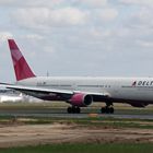 Pinke Delta 767 400 (Auch die leider ohne Sonne)