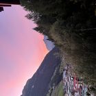 Pinker Sonnenuntergang in den Bergen