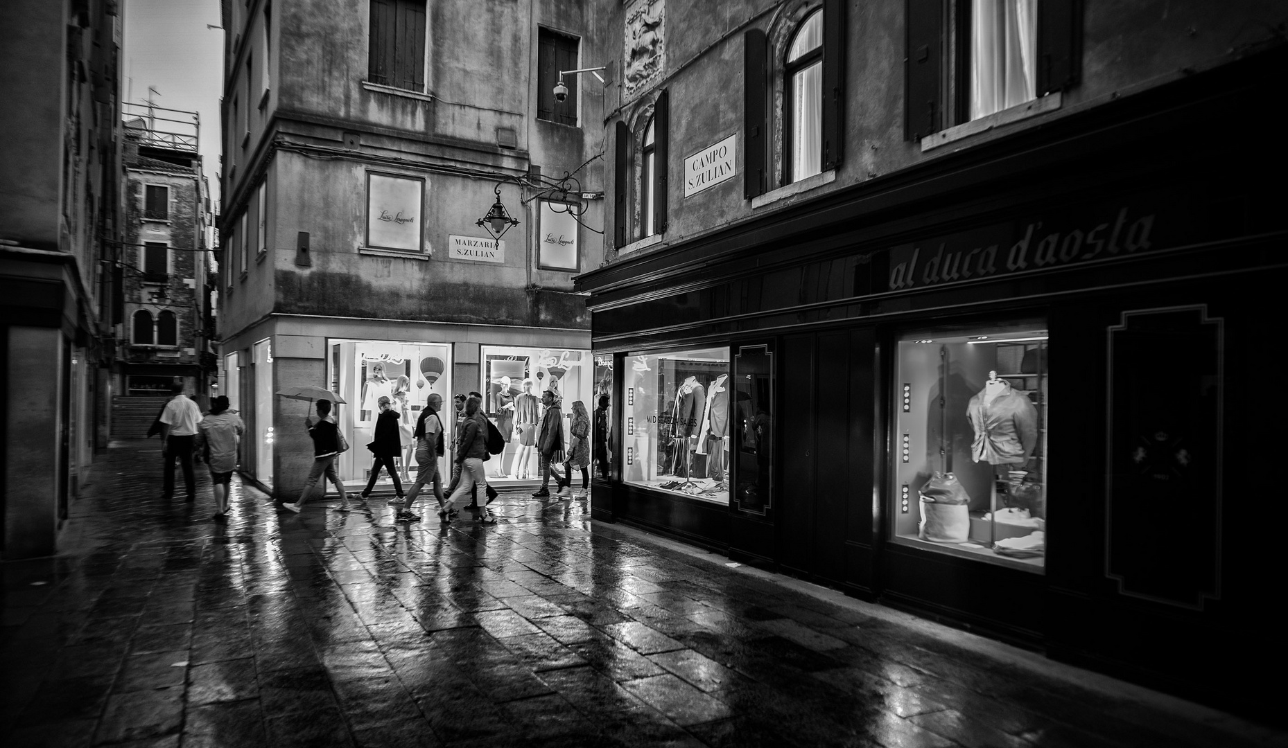 Piove.... Foto % Immagini| bw, city, photography Foto su fotocommunity