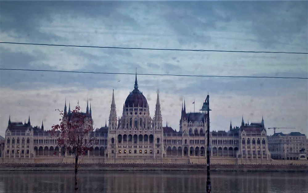Piove su Budapest....