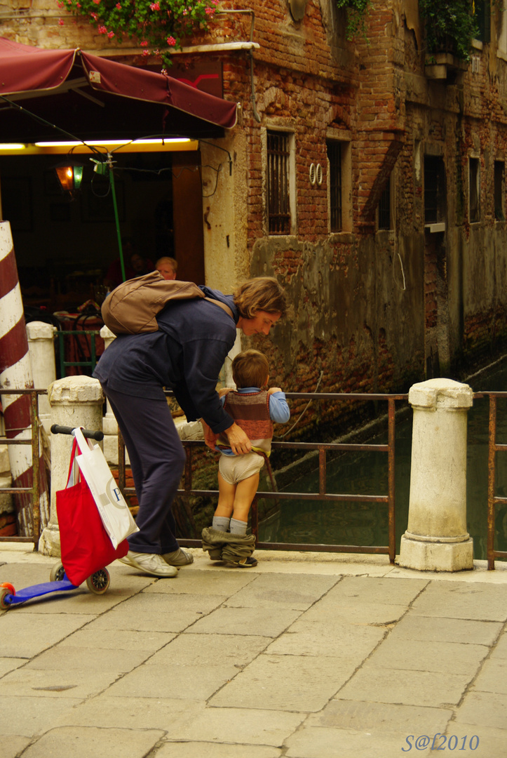 pipì nel canale