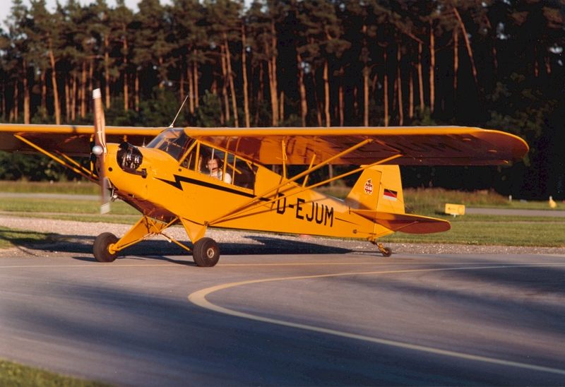 Piper J3C D-EJUM im Abendlicht