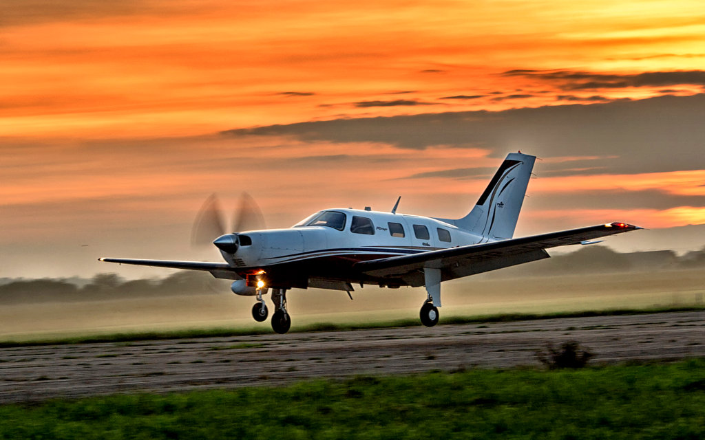 Piper Mirage , landing