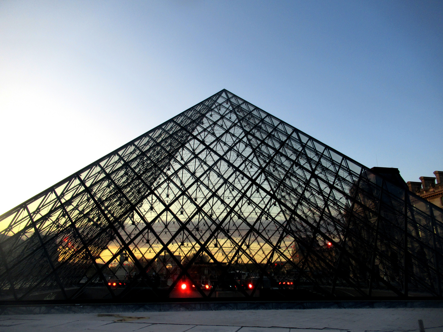 Piramide del Louvre