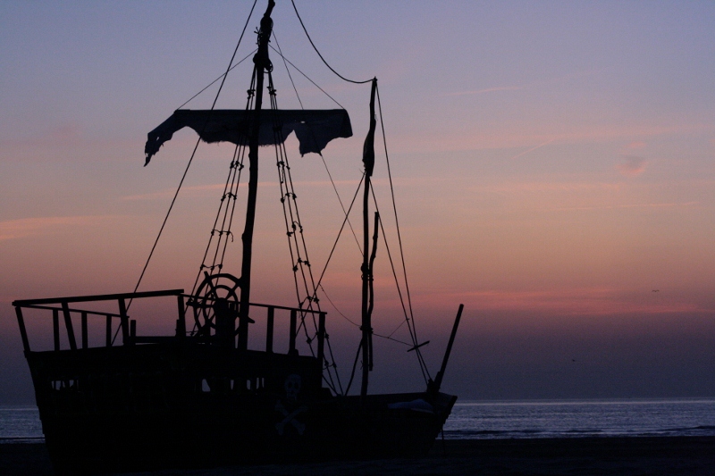 Piratenboot.........Strand Wijk aan Zee,Noord-Holland