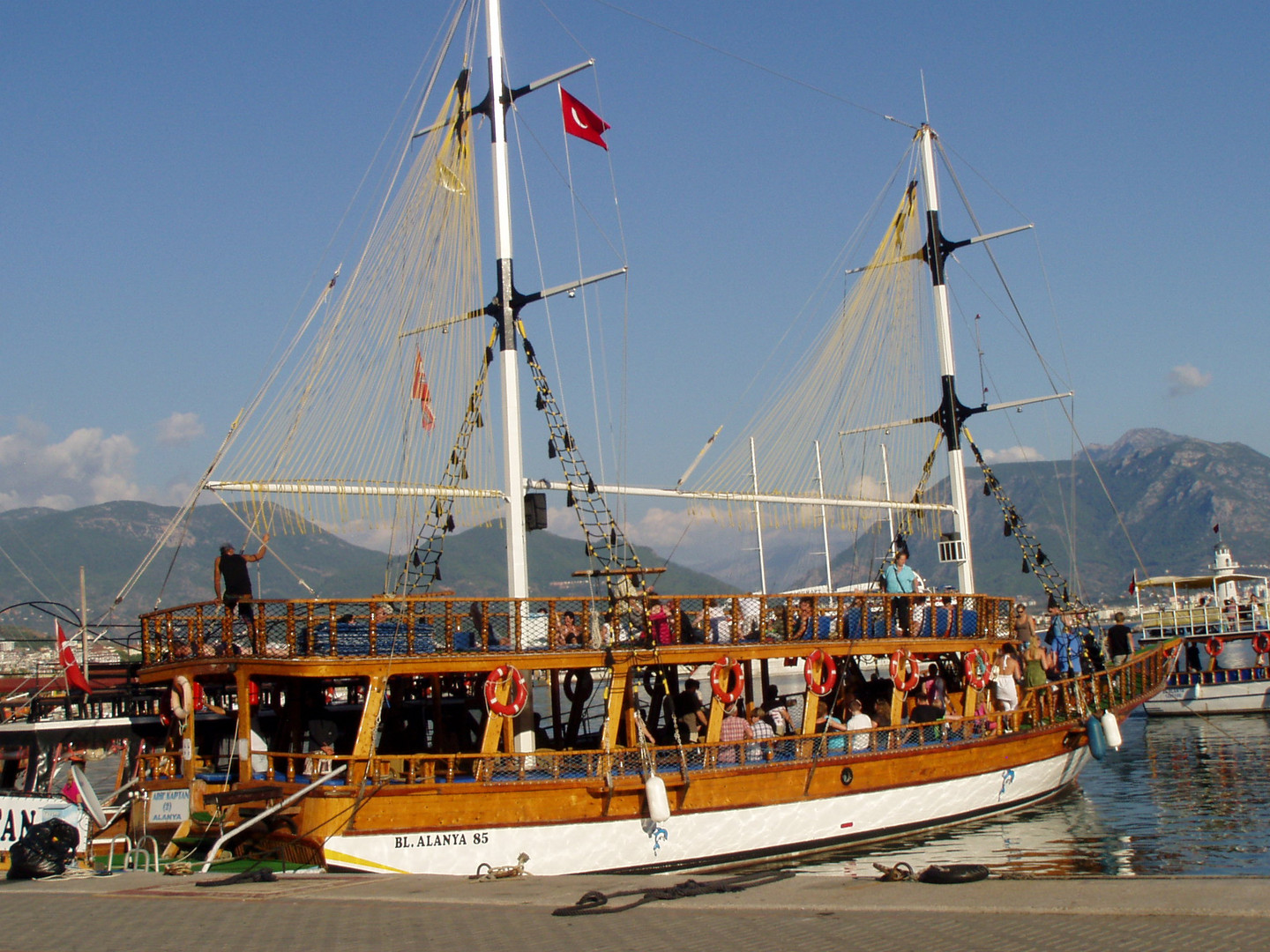 Piratenschiff im Hafen