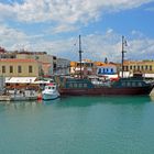 Piratenschiff im Hafen von Rethymno