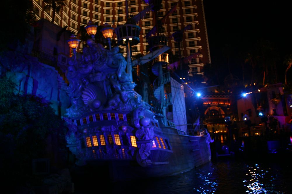 Piratenschiff vor dem Treasure Island Hotel, Las Vegas