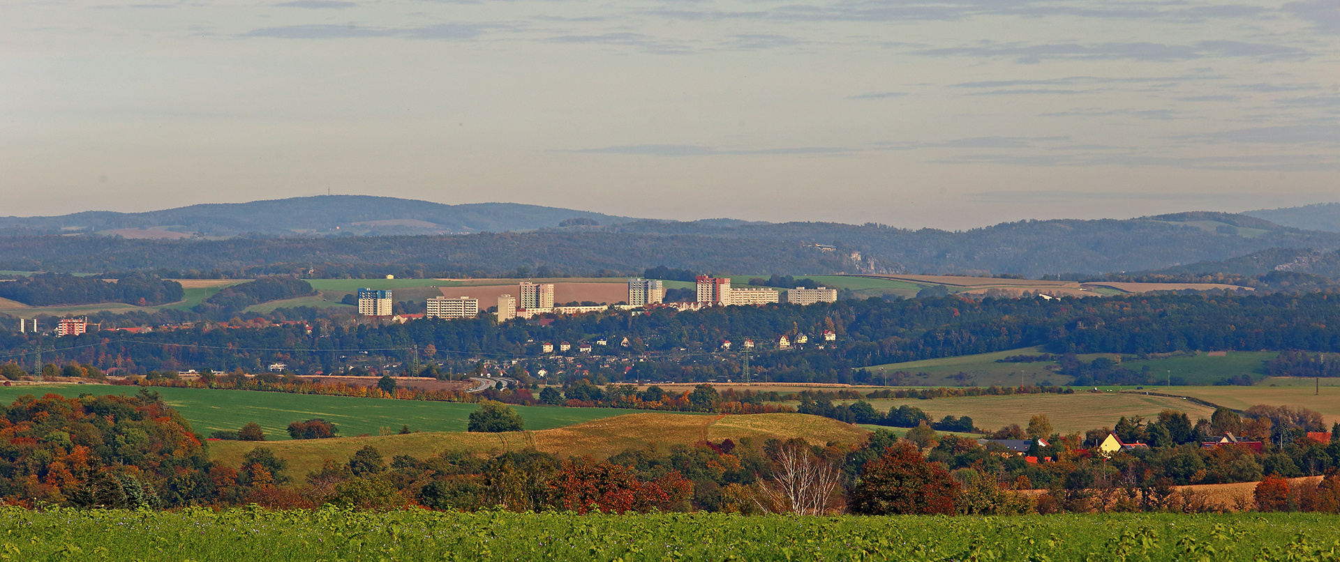 Pirna Sonnenstein mit den Hochhäusern  auf einer Hochebene, um das mal so zu benennen...