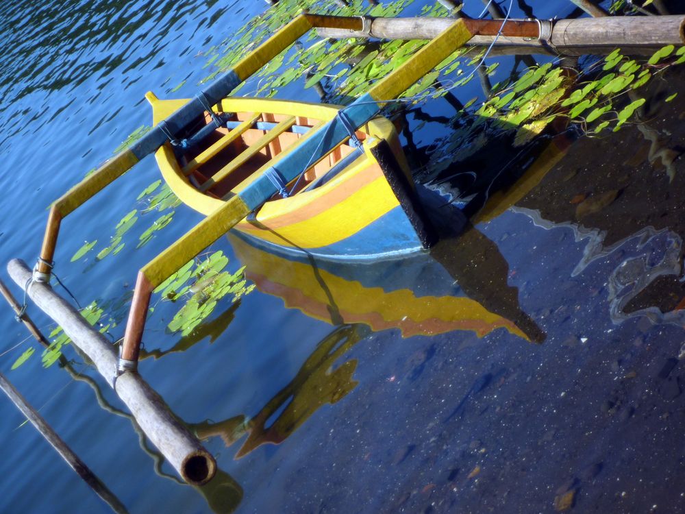 Pirogue sur Lac Bratan