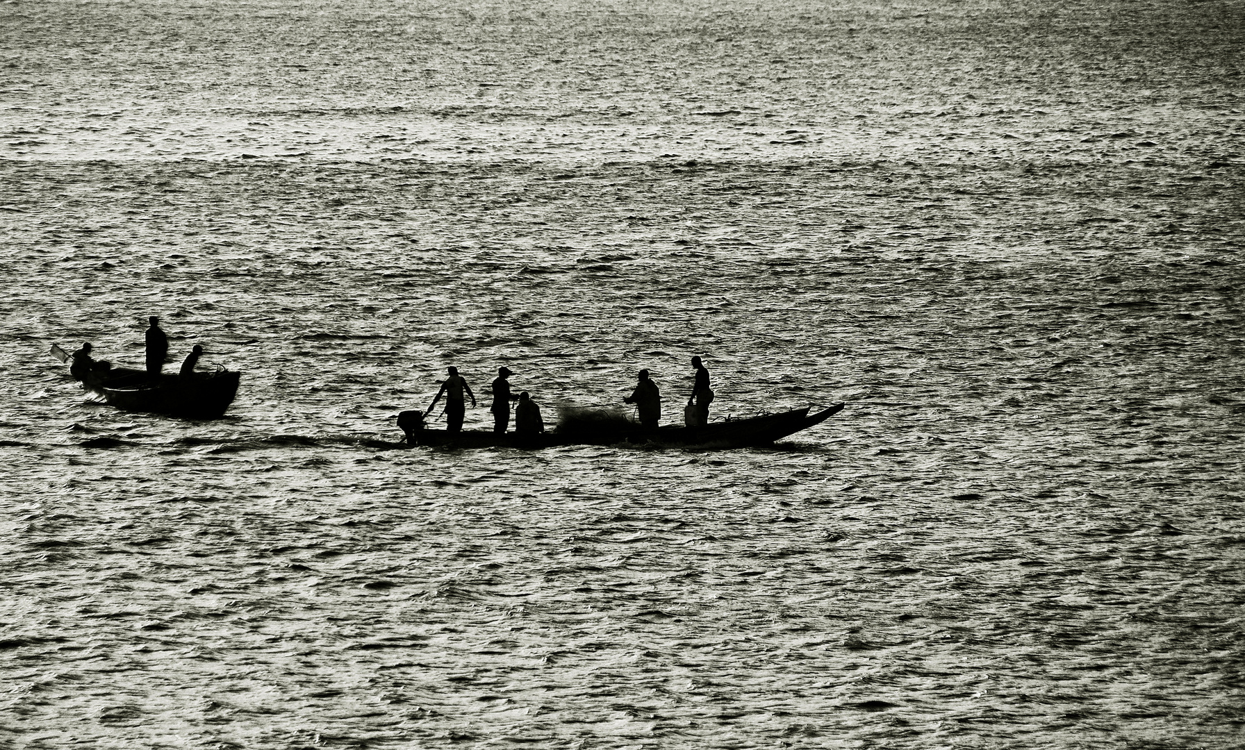 Pirogues de pêche au crépuscule