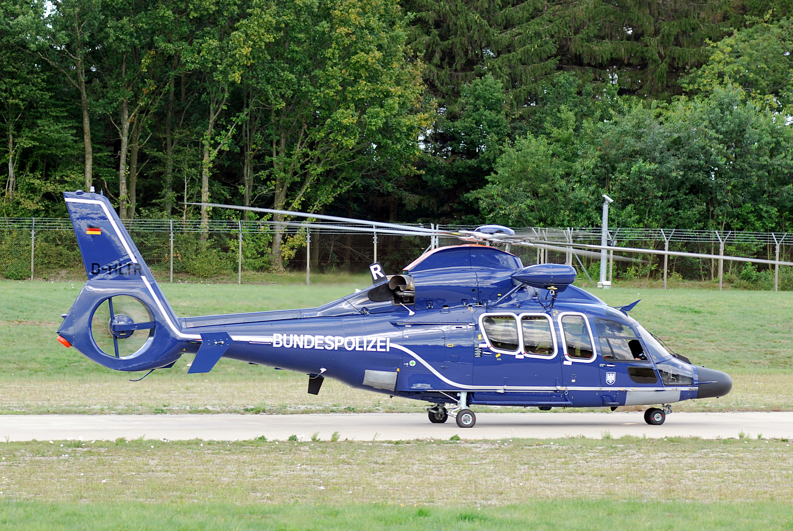 Pirol 848 taxiing