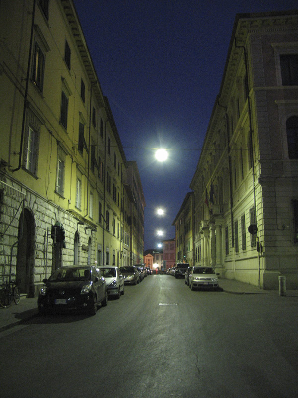 Pisa bei Nacht