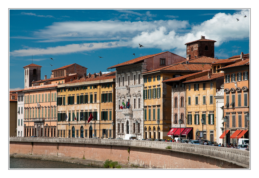 Pisa - Häuserfassaden am Arno-Ufer