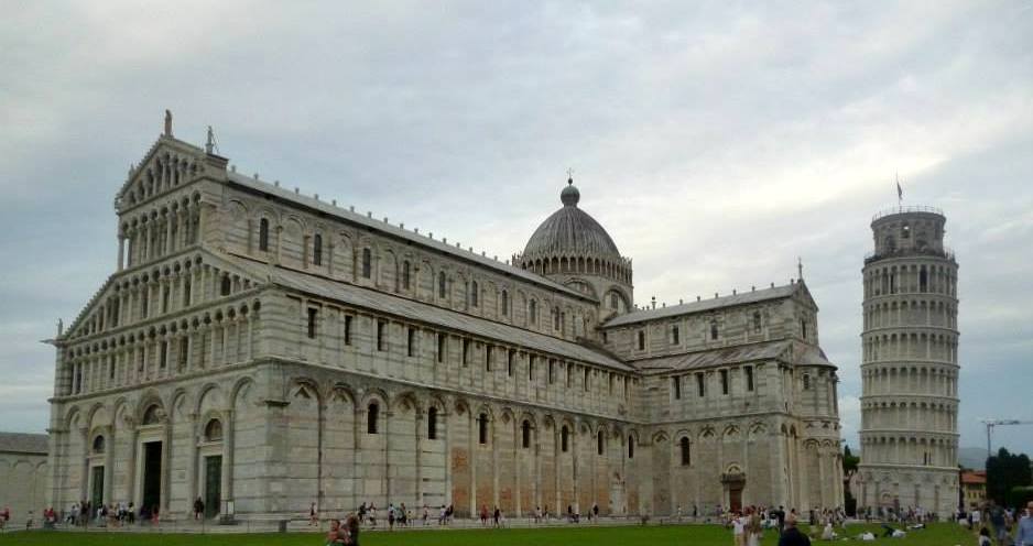 pisa la cattedrale con la torre