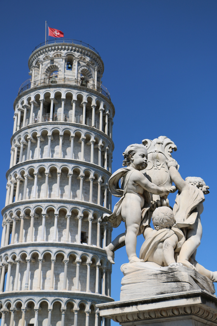 Pisa - La torre che pende e mai non va giù