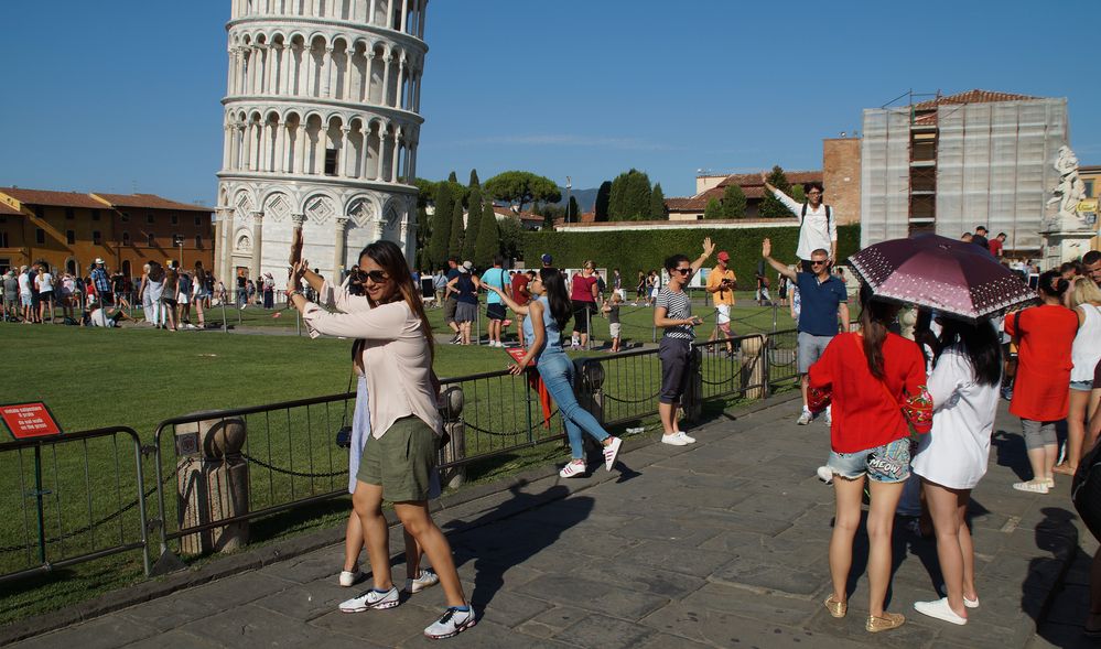 "Pisa Posing" – die Turmhalter und -kipper von Pisa