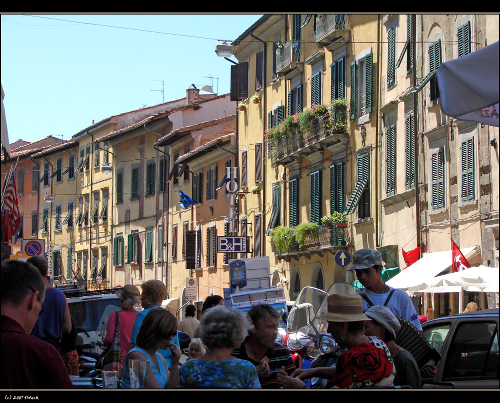 Pisa. Sommer. Abseits des Schiefen Turms.