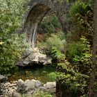 Piscine naturelle sous un pont romain dans le valle de Jerte