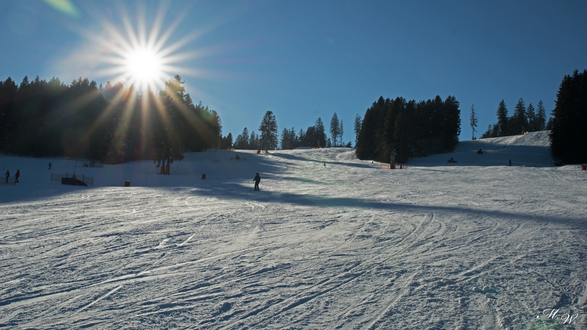 Piste im Gegenlicht