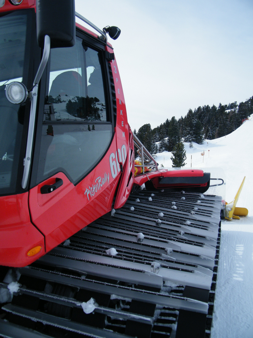 Pistenbully 600 Seite von Vorne